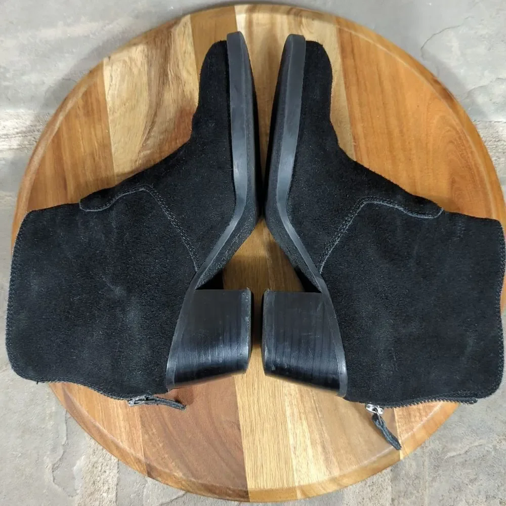 𝅺nine West‎ black suede zipped heeled bootie Woman's Size 6.5 Round Toe